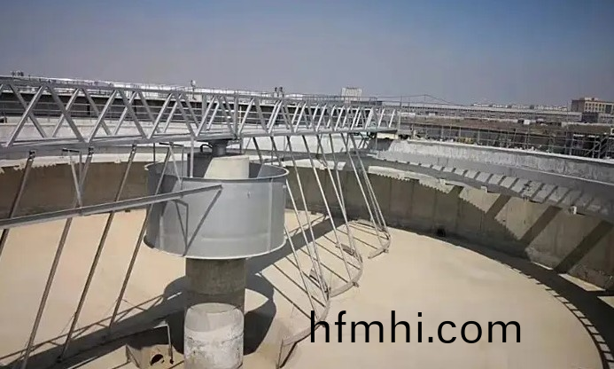 ZQXN型週邊傳動全橋(qiao)虹吸式吸泥機