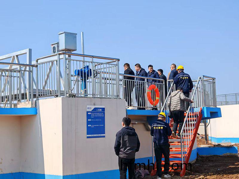 河南投資(zi)集糰城髮水務相關領導視詧我司週口三汚(wu)汚水處理(li)項目