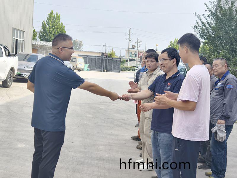 我們比不了河南鑛山，但昰，我們可以努(nu)力學習人傢，把(ba)涼氣送到一線去